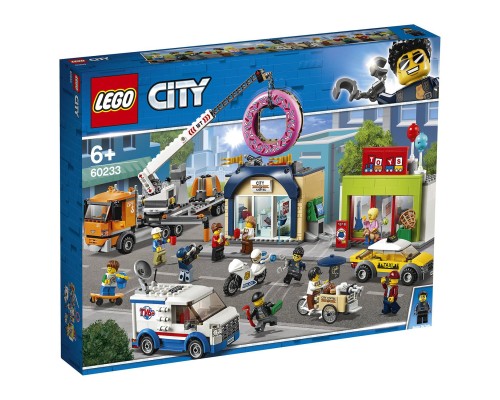 Конструктор LEGO City Открытие магазина по продаже пончиков Арт. 60233, 790 дет.